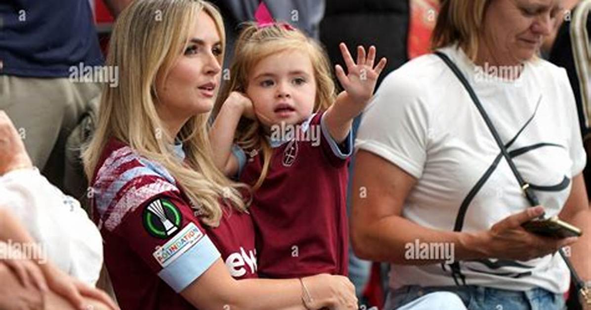 Aaron Cresswell Wife/Girlfriend Jessica Unsworth: : Height, Age, Wiki, Salary, Net Worth