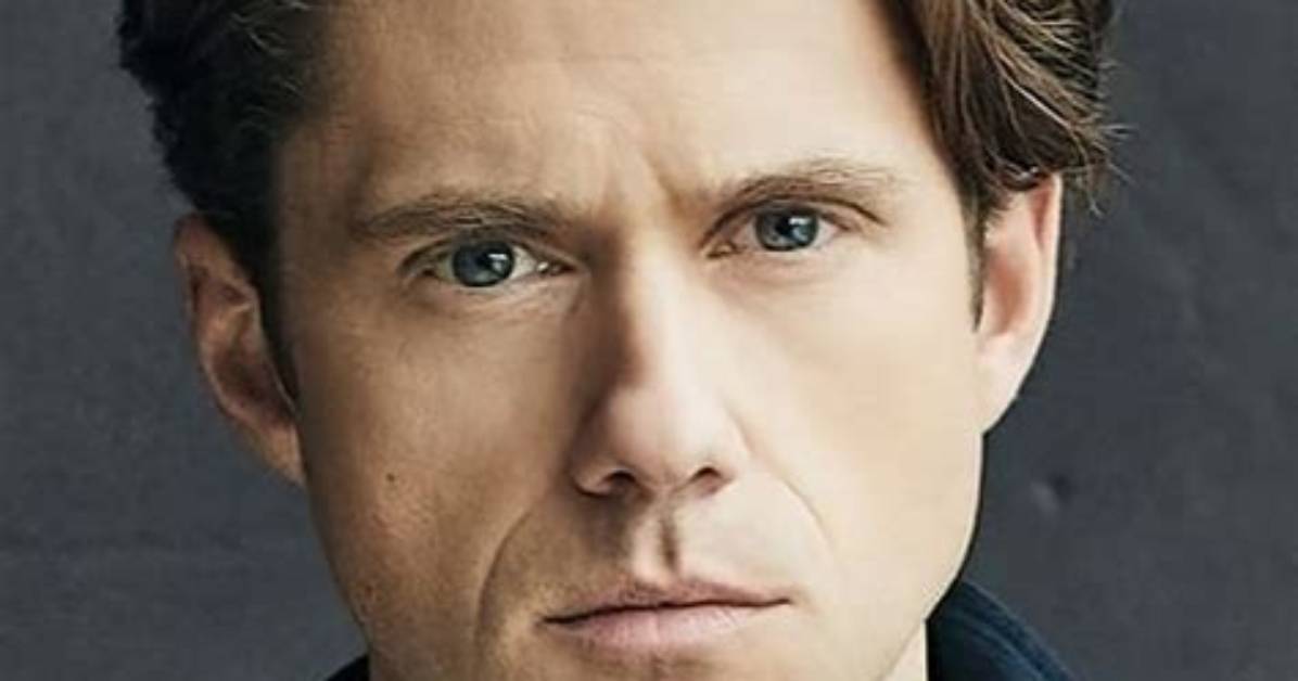 Aaron Tveit Biography, Wiki, Age, Parents, Brother, Wife, Les Mis, Moulin Rouge and Net Worth.