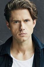 Aaron Tveit Biography, Wiki, Age, Parents, Brother, Wife, Les Mis, Moulin Rouge and Net Worth.