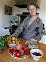 Alice Waters Biography, Age, Net Worth, Cookbook, Restaurants, Husband, Ratatouille
