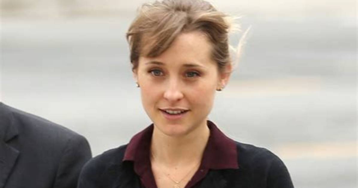 Allison Mack: Wife, Net Worth, Tattoos, Smoking & Body Measurements