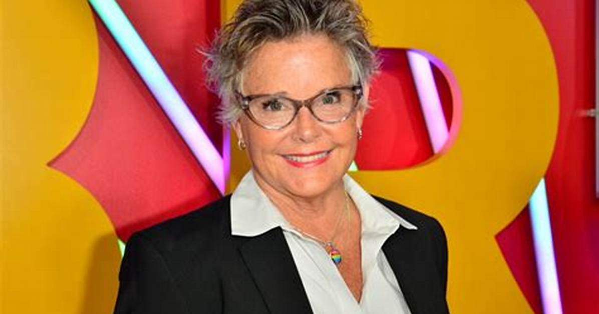 Amanda Bearse Height, Weight, Net Worth, Age, Birthday, Wikipedia, Who, Instagram, Biography