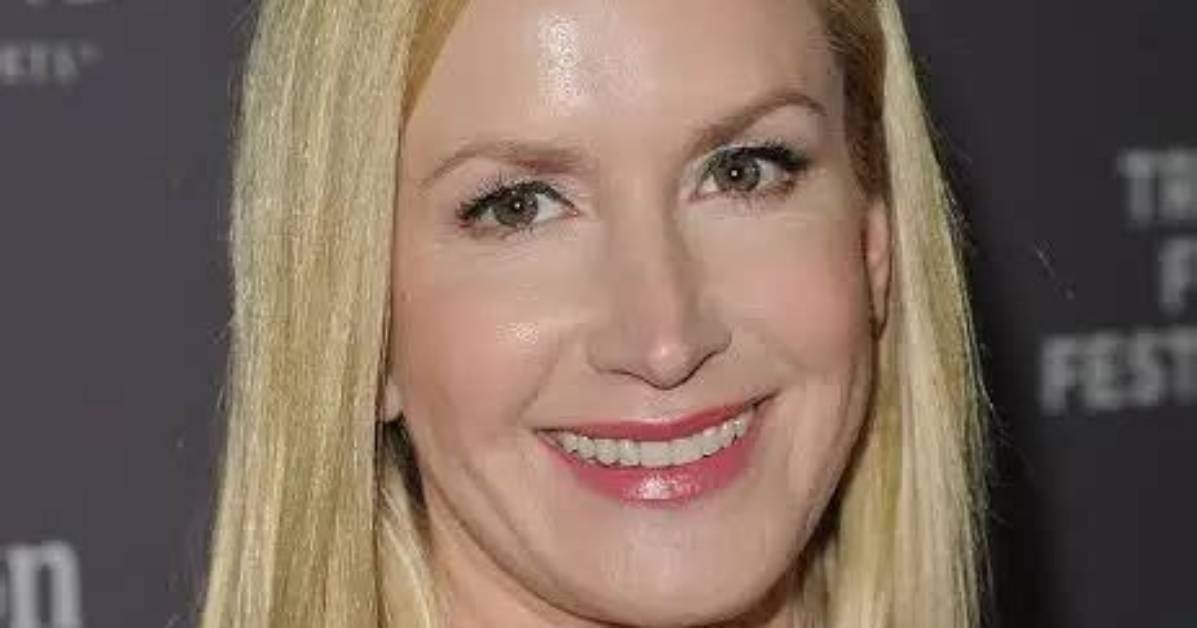 Angela Kinsey Bio, Wiki, Age, Height, Young, Husband, Net Worth, the Office, Feet, Hot, Movies and Tv Shows