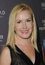 Angela Kinsey Bio, Wiki, Age, Height, Young, Husband, Net Worth, the Office, Feet, Hot, Movies and Tv Shows