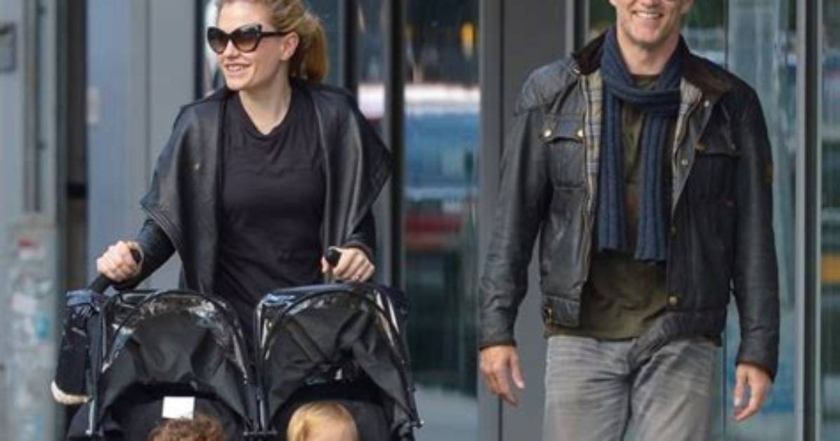 Anna Paquin Family Life with Two Siblings