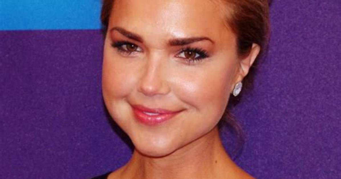 Arielle Kebbel: Boyfriend, Net Worth, Tattoos, Smoking & Body Measurements
