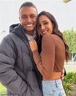 Author: Kayla Itsines Husband or Partner -Is She Married After Ending Relationship with Tobi Pearce? Details to Know