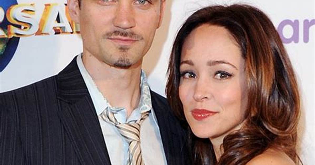 Autumn Reeser: Husband, Net Worth, Tattoos, Smoking & Body Measurements