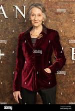 Barbara Kingsley Wiki Age: How Old Is She?