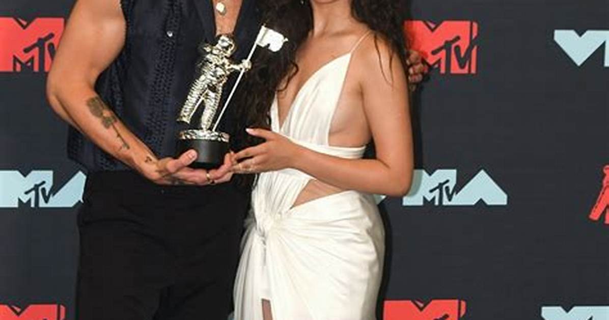 Camila Cabello Bio, Age, Height, Parents, Shawn Mendes, Boyfriend, Havana, Net Worth, Songs and Albums