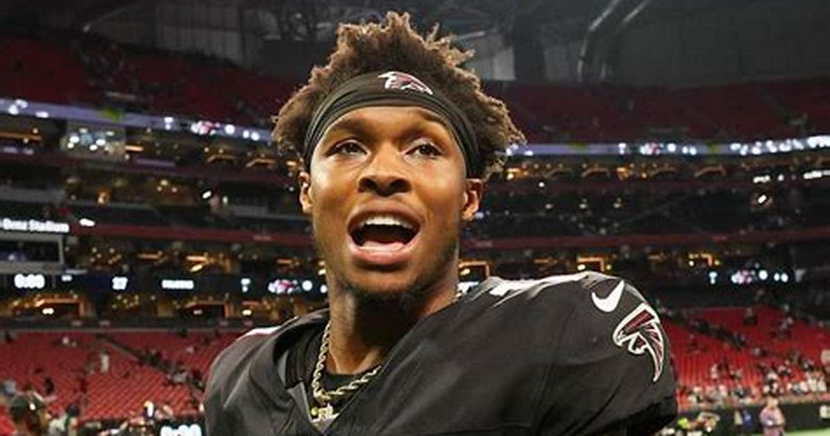 Can I Drop Darnell Mooney? Why Is Darnell Mooney out for the Season?