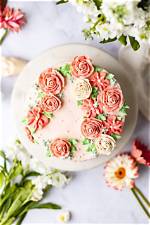 Can You Decorate a Buttercream Cake with Fondant
