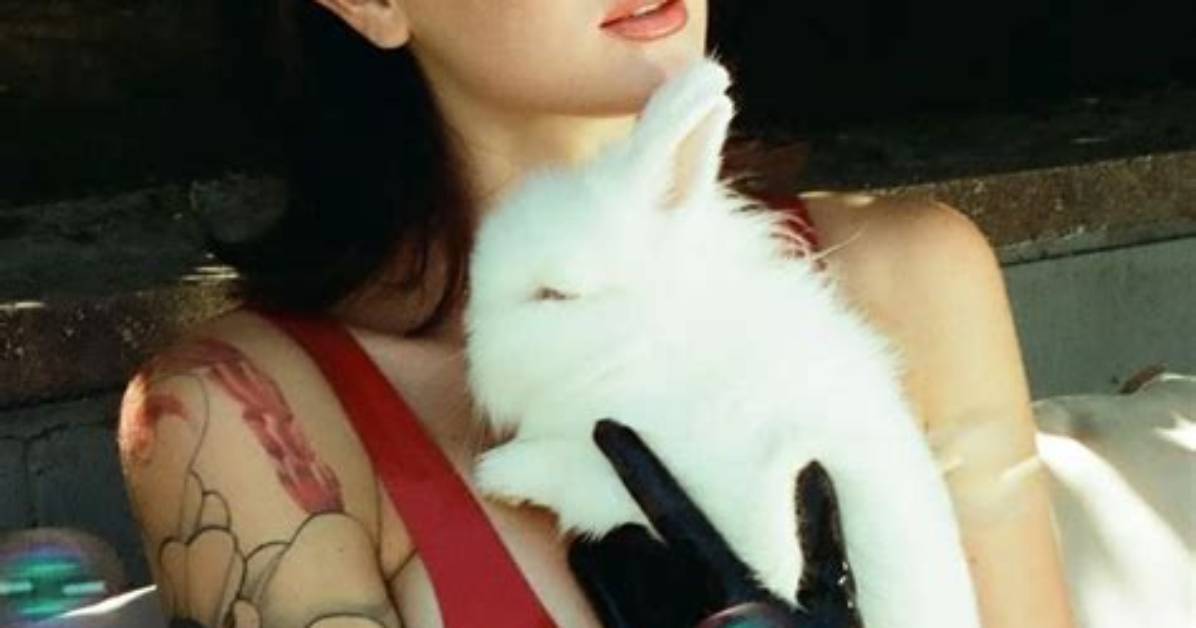 Charlotte Sin%C3%A9 Age and Instagram Everything to 150. Jpg