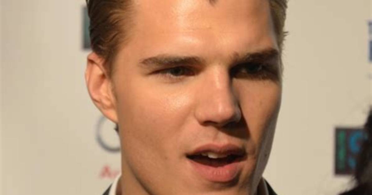 Chris Zylka Fianc%C3%A9 Net Worth Tattoos Smoking 150. Jpg
