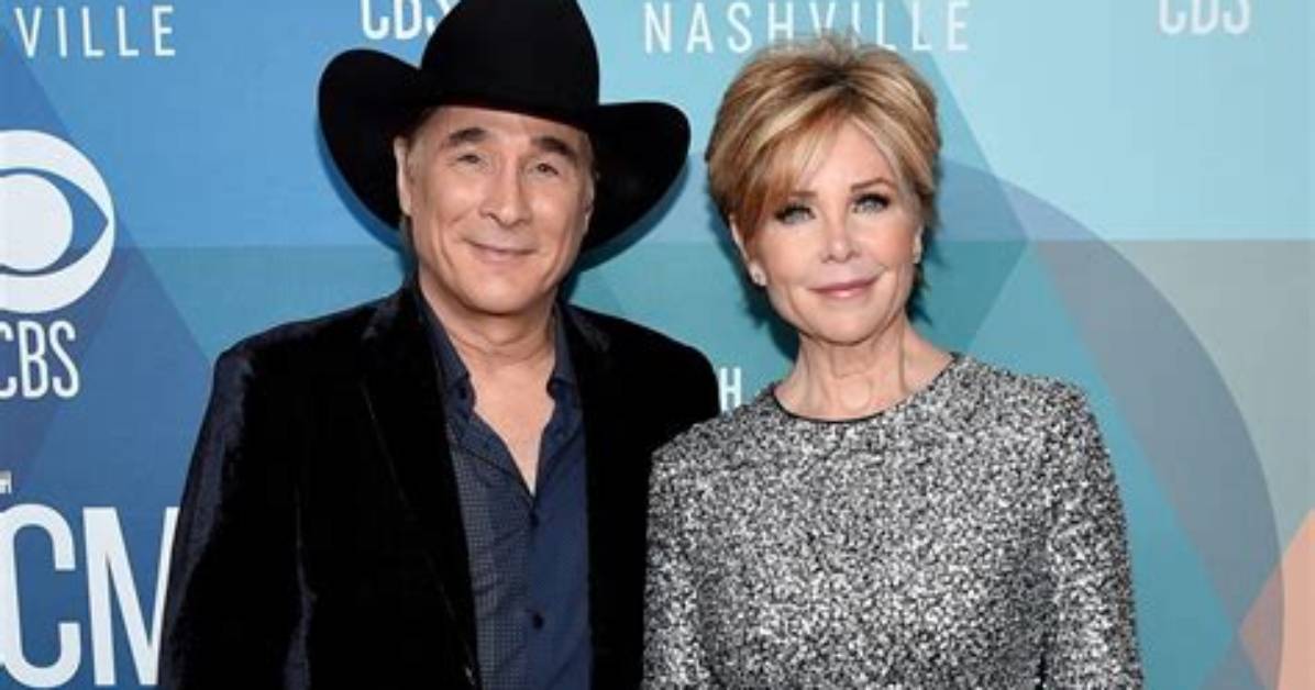 Clint Black: Wife, Net Worth, Tattoos, Smoking & Body Facts