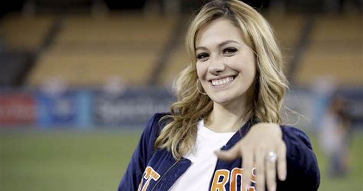 Daniella Rodriguez Bio, Age, Wiki, Height, Parents, Husband, Net Worth, Wedding, and Carlos Correa