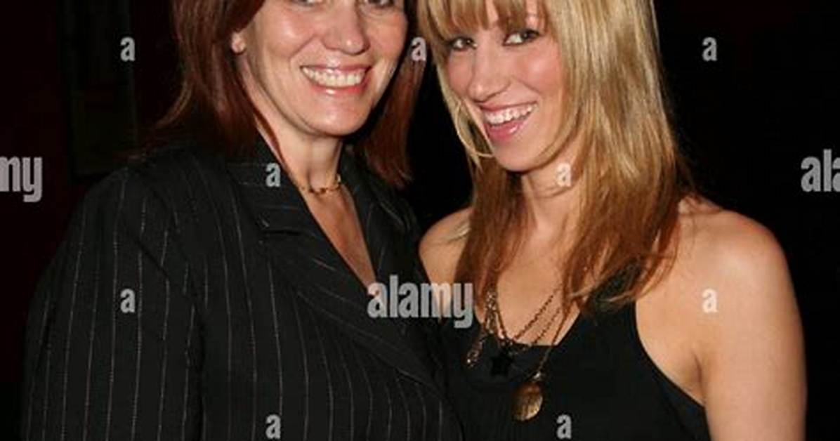 Debbie Gibson: Dating, Net Worth, Tattoos, Smoking & Body Measurements