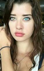 Does Sarah Mcdaniel Have Fake Eyes? Krotchy Twitch Surgery