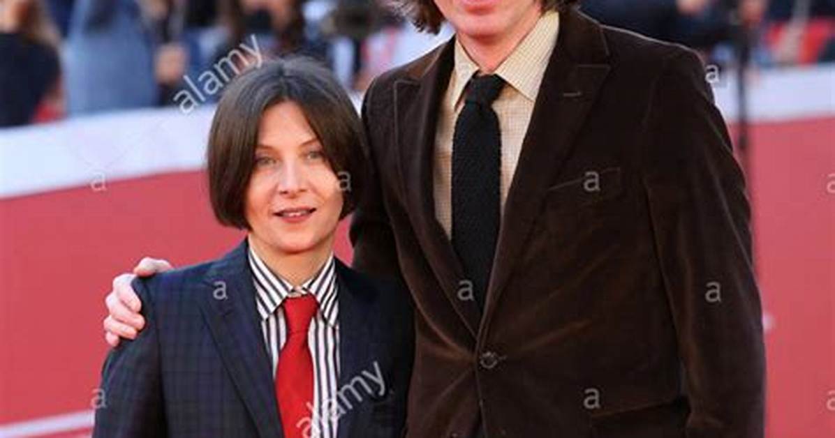 Donna Tartt: Boyfriend, Net Worth, Tattoos, Smoking & Body Measurements