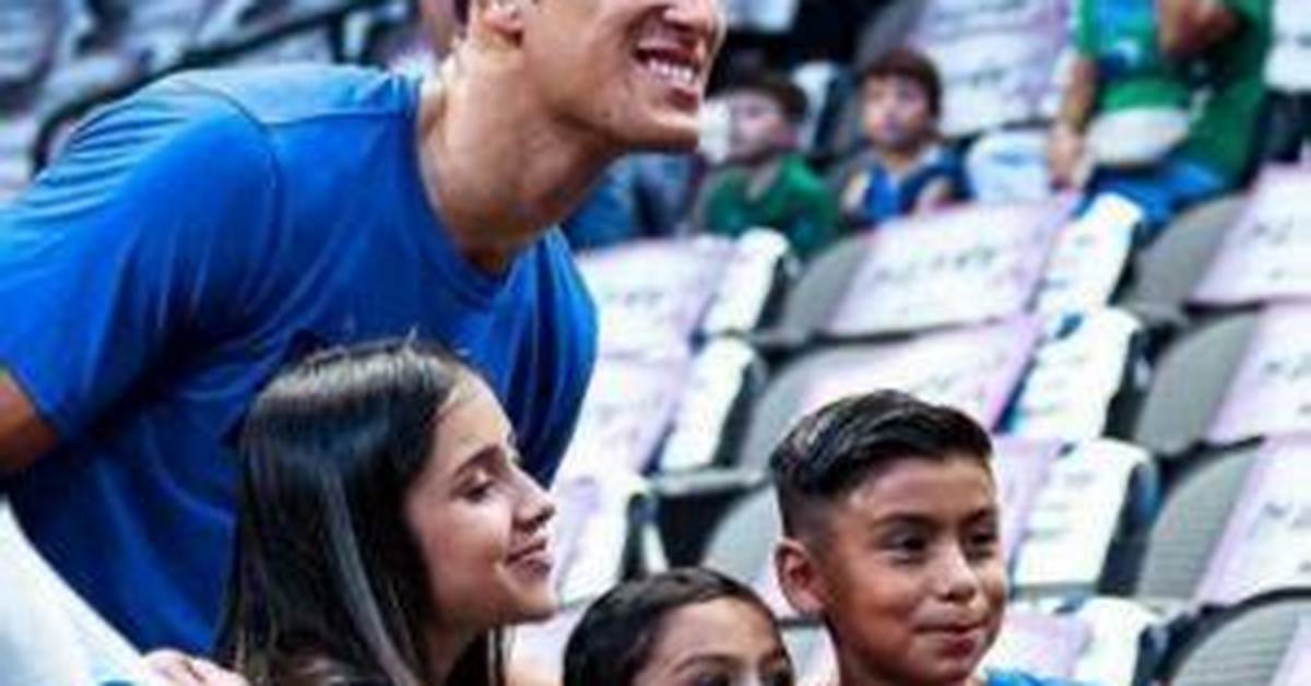 Dwight Powell Parents: Meet Harlan Powell and Jacqueline Weir