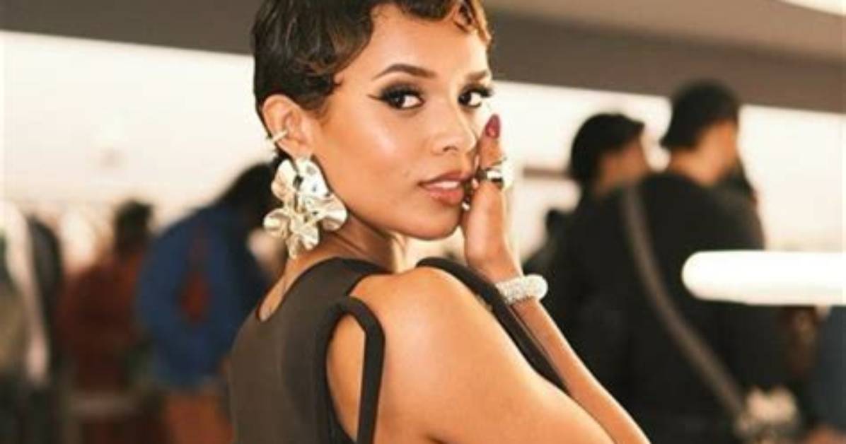 Emma Mackey: Dating, Net Worth, Tattoos, Smoking & Body Measurements
