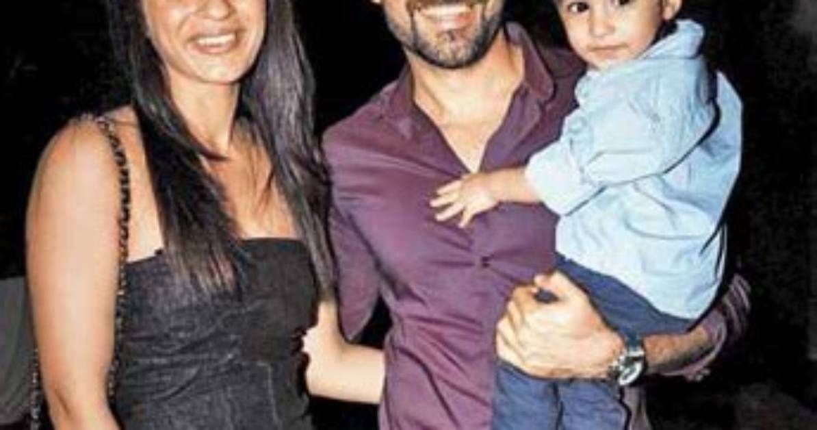 Emraan Hashmi: Wife, Net Worth, Tattoos, Smoking & Body Facts
