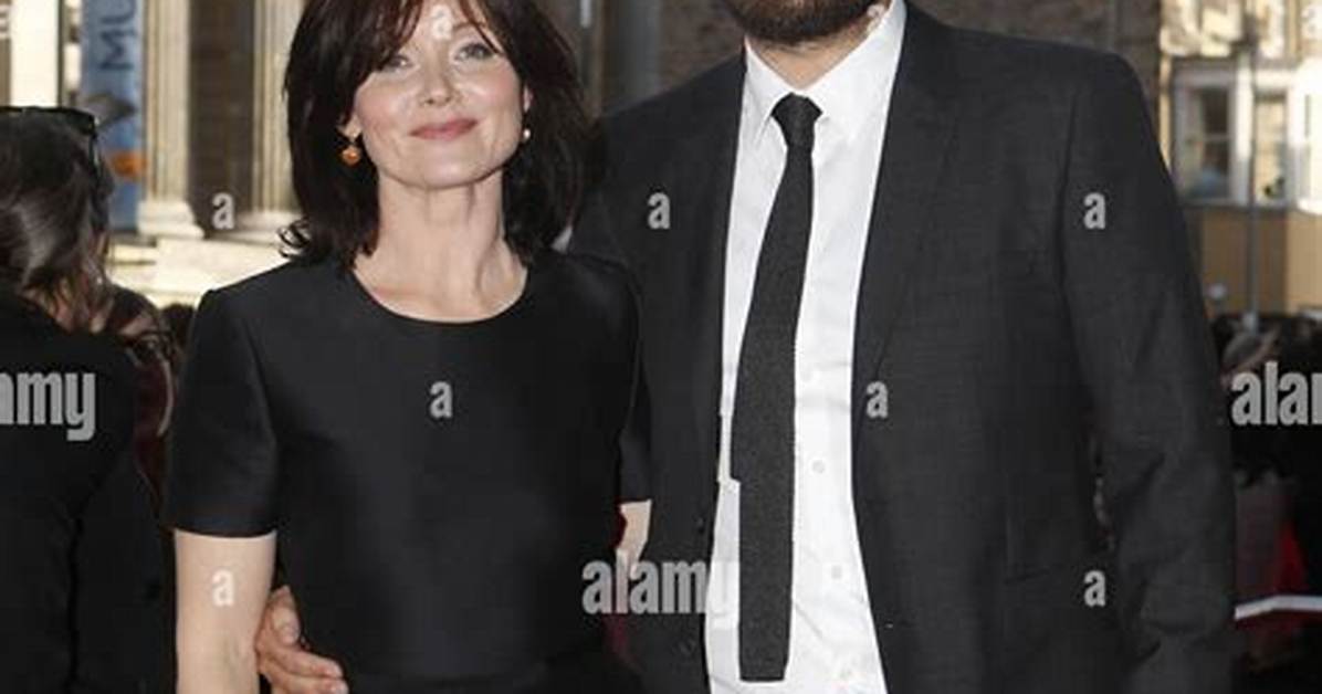 Essie Davis and Her Director Husband Have Twin Daughters