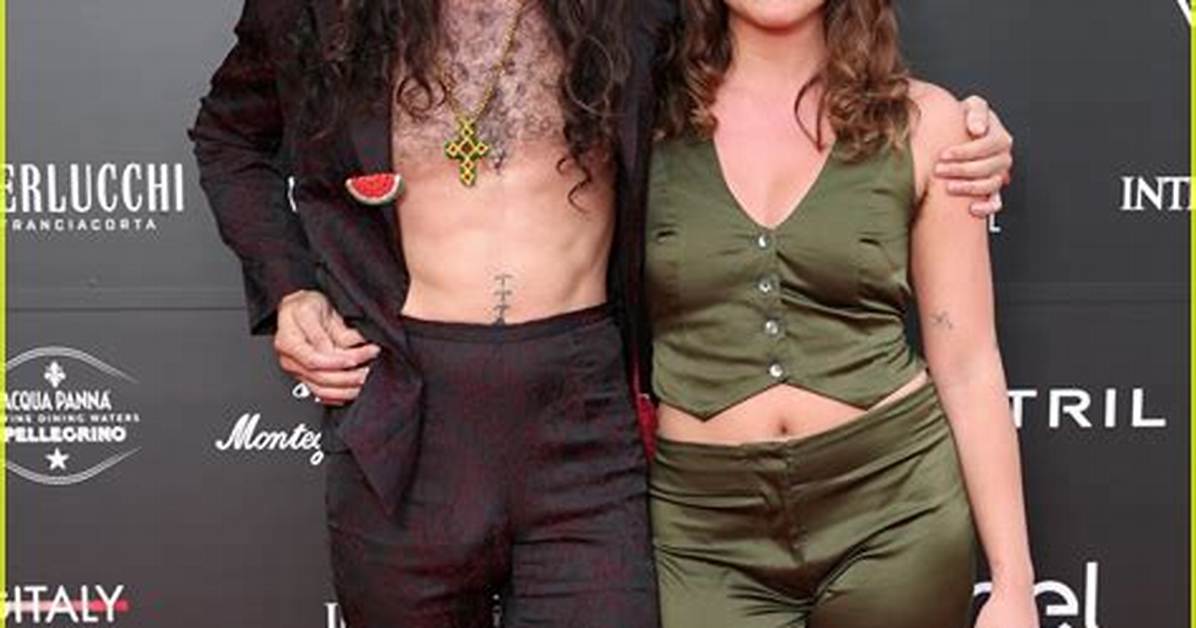 Ezra Miller Wife: Girlfriend + Latest Relationshiop