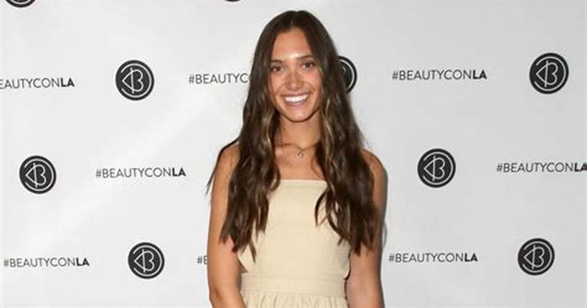 Hannah Meloche- Net Worth, Age, Bio, Height, Boyfriend, Youtube, Career