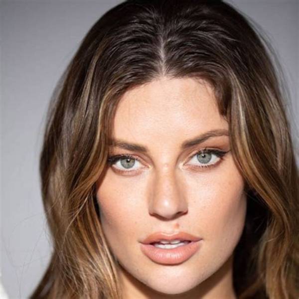 Hannah Stocking Biography; Net Worth, Age, Merch, Youtube and Tattoo