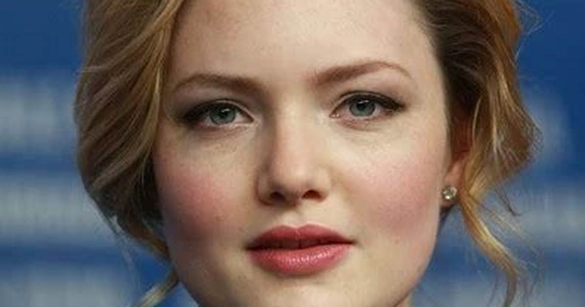 Holliday Grainger Biography, Age, Family, Husband, Height, Net Worth, Cinderella, Movies
