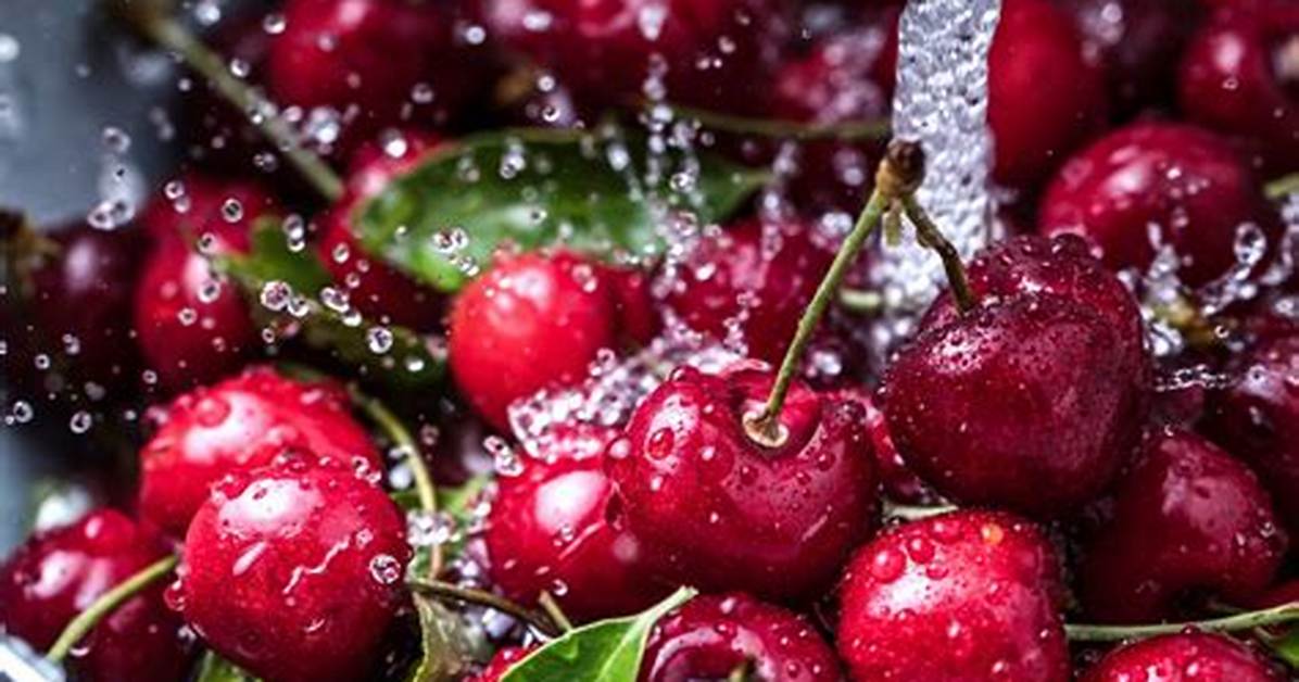 How to Wash Cherries Before Eating