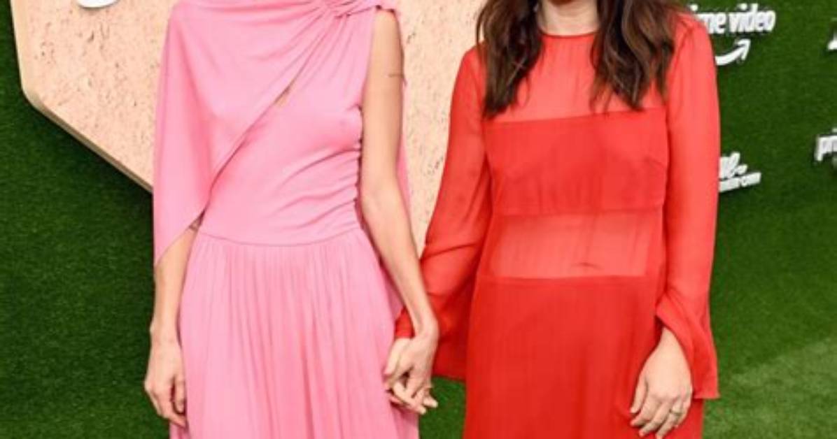 Is Abbi Jacobson Lesbian | Relationship with Fiance Jodi Balfour