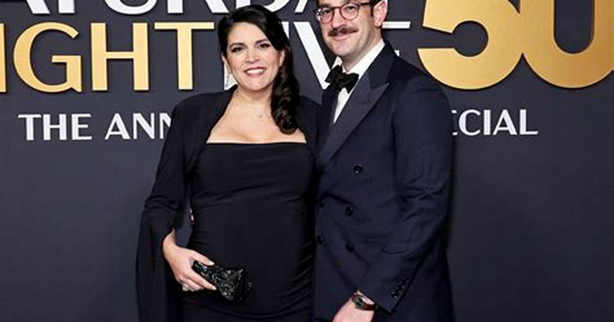 Is Cecily Strong Pregnant? Wiki: Partner, Married, Weight Gain, Net Worth, Dating