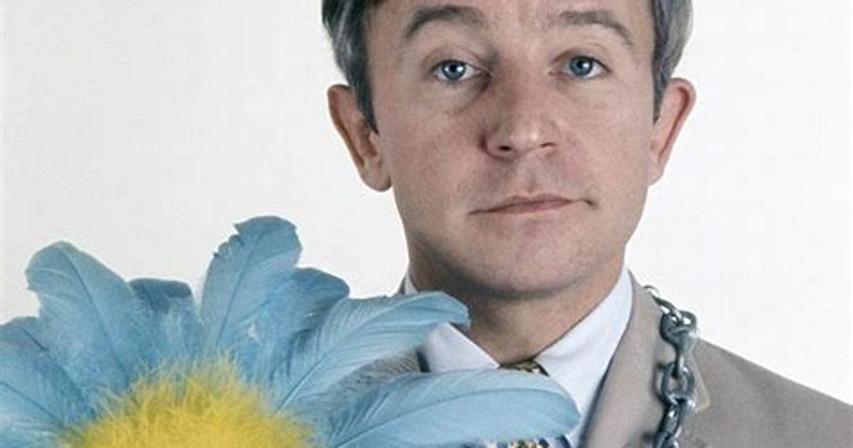 Is Henry Gibson Alive