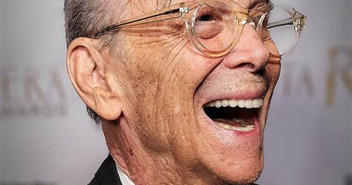 Is Joel Gray Gay? Age, Height, Net Worth
