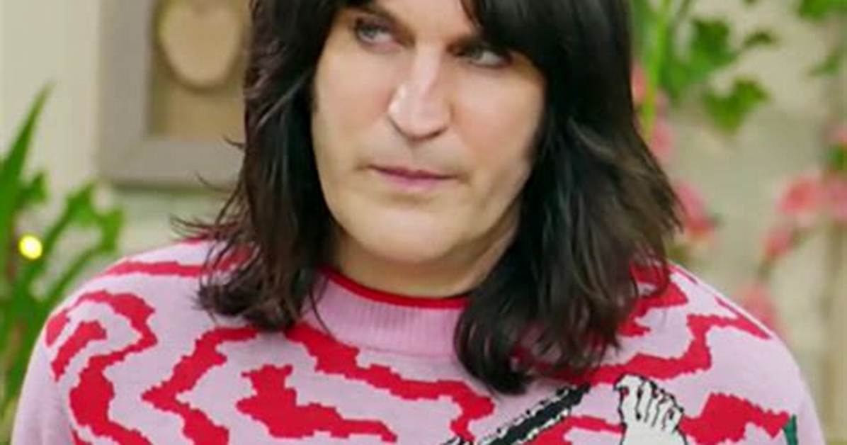 Is Noel Fielding on the Great British Baking Show Holidays 2021?