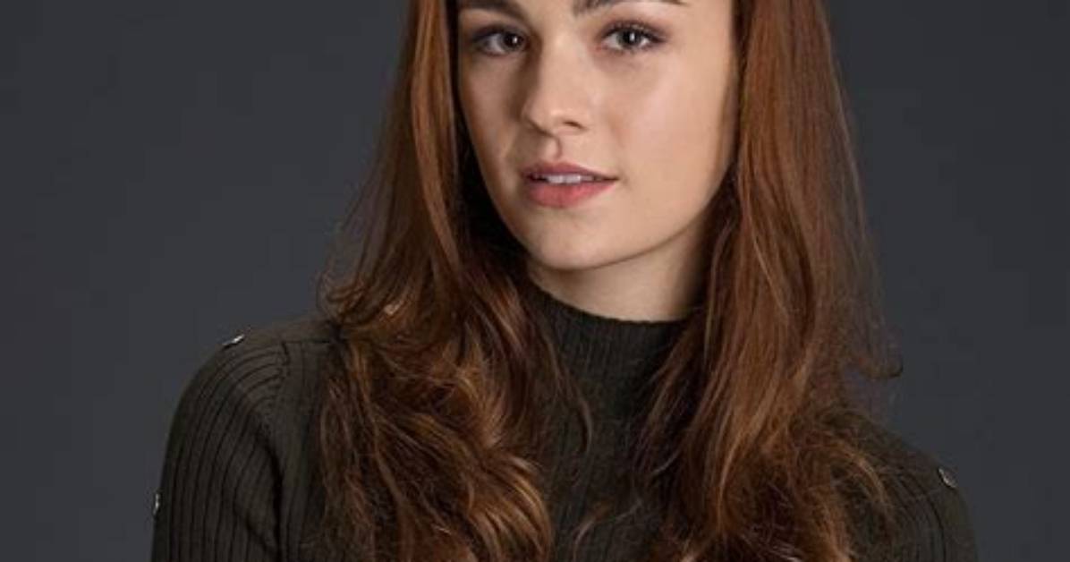 Is Sophie Skelton Related to Red Skelton? Her Boyfriend- Who Is Novio?