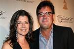 Is Vince Gill Married? Who Is His Wife? Daughter, Age, Height, Bio