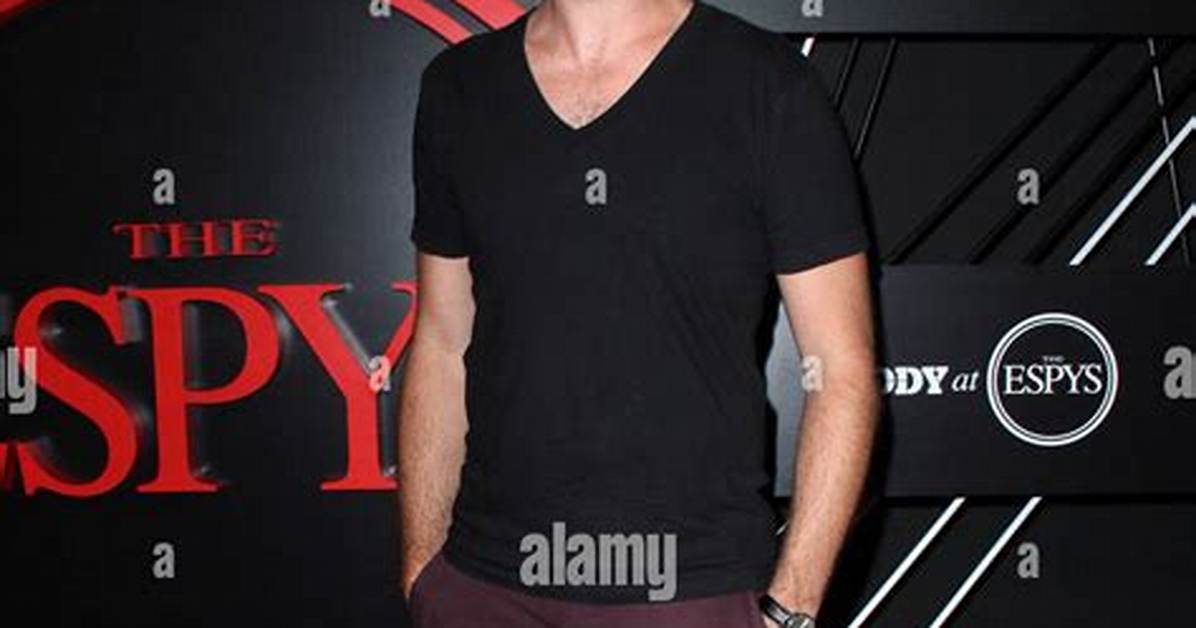 Jeff Dye: Single, Net Worth, Tattoos, Smoking & Body Facts