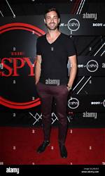 Jeff Dye: Single, Net Worth, Tattoos, Smoking & Body Facts