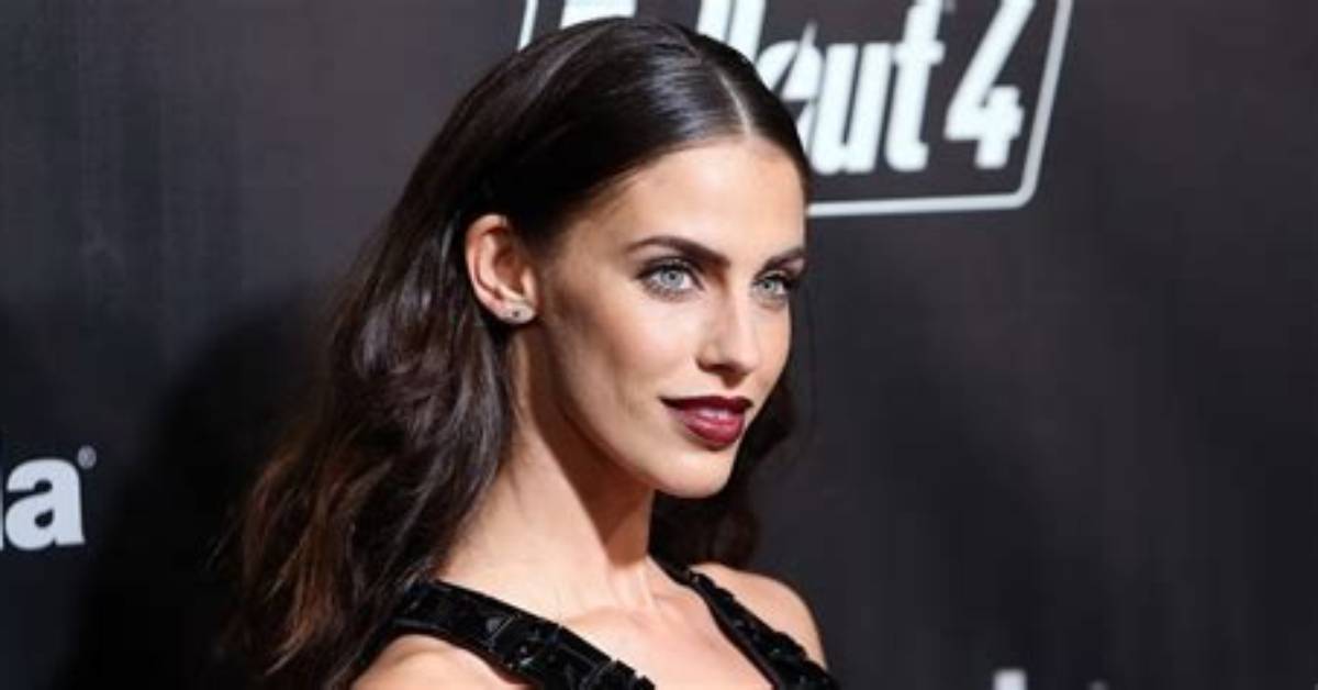 Jessica Lowndes Pregnant, Husband, Measurements, Net Worth, Height, Age Facts