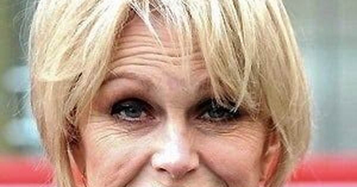 Joanna Lumley Biography, Age, Family, Spouse, T Shirt, Tv Shows, Net Worth, News