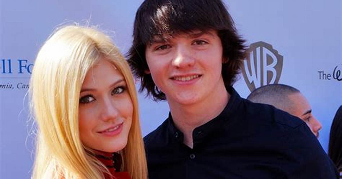 Joel Courtney: Dating, Net Worth, Tattoos, Smoking & Body Facts