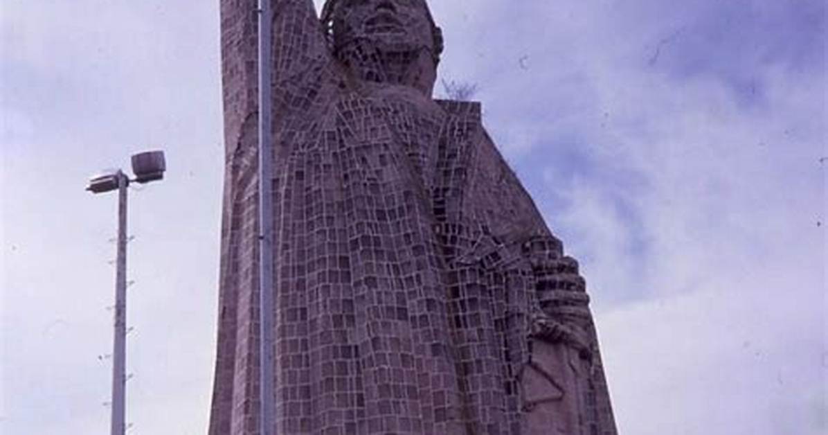 Jos%C3%A9 Bast%C3%B3N 1200. Jpg