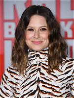 Katie Lowes Weight Gain and How Much Lbs Did She Add