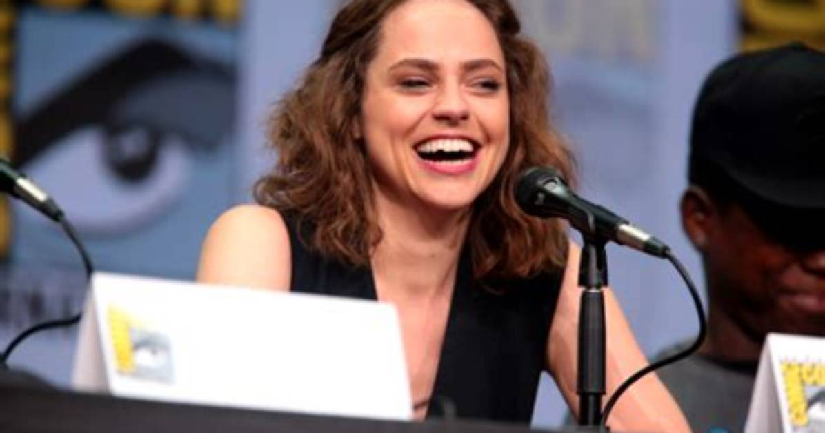 Kristina Dourif Bio, Wiki, Age, Height, Family, Husband, Sister: Fiona Dourif and Net Worth.