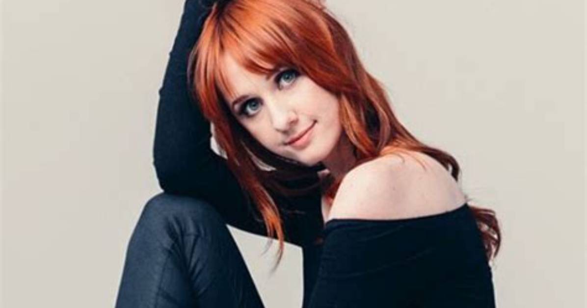 Laura Spencer: Dating, Net Worth, Tattoos, Smoking & Body Measurements