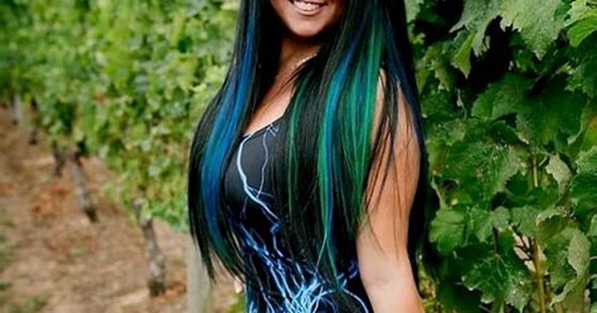 Lexi Martone Unpolished Age Wiki, Biography Boyfriend Wedding and Nail Cost
