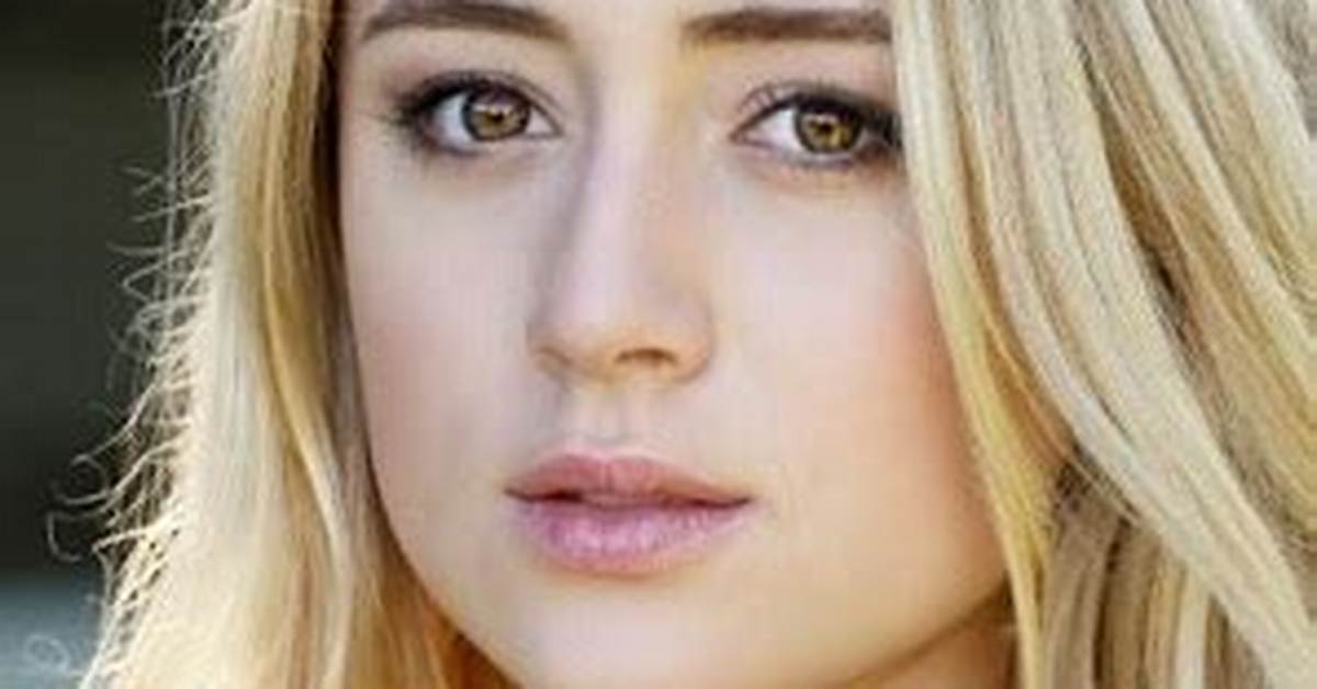 Lizze Broadway Height, Birthday, Age, Wiki, Biography, Net Worth, Birthday, Ethnicity